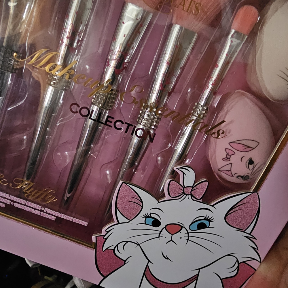Disney Aristocats Makeup Brush Set - Picture 2 of 9